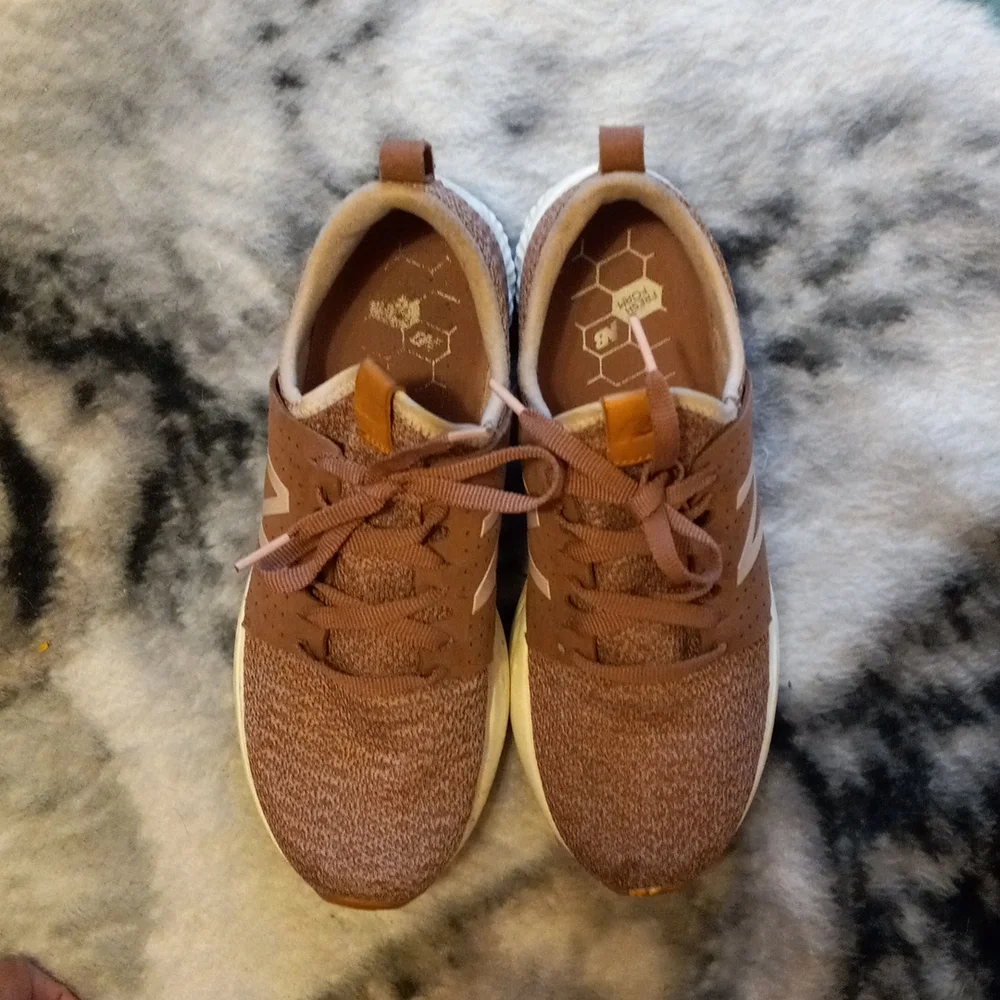 Women's pink New Balance shoes - Picture 3 of 4